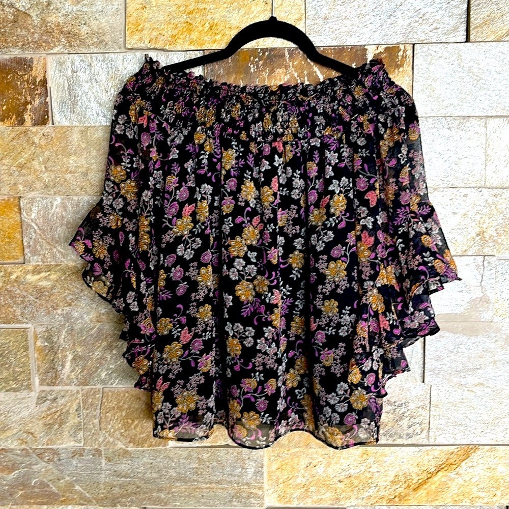 1.State Off-the-Shoulders Top